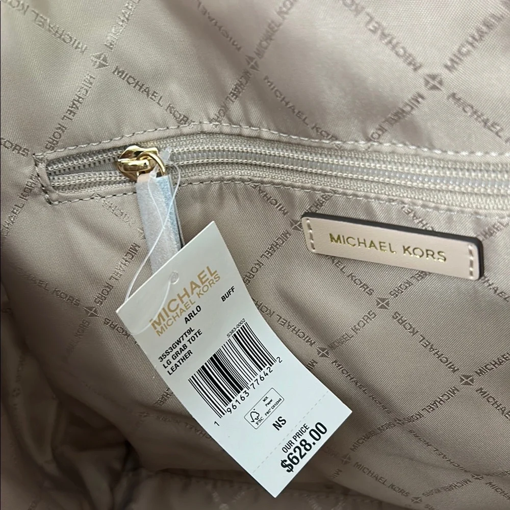 Michael Kors Cream Shoulder tote 👜 Bag - Picture 13 of 16